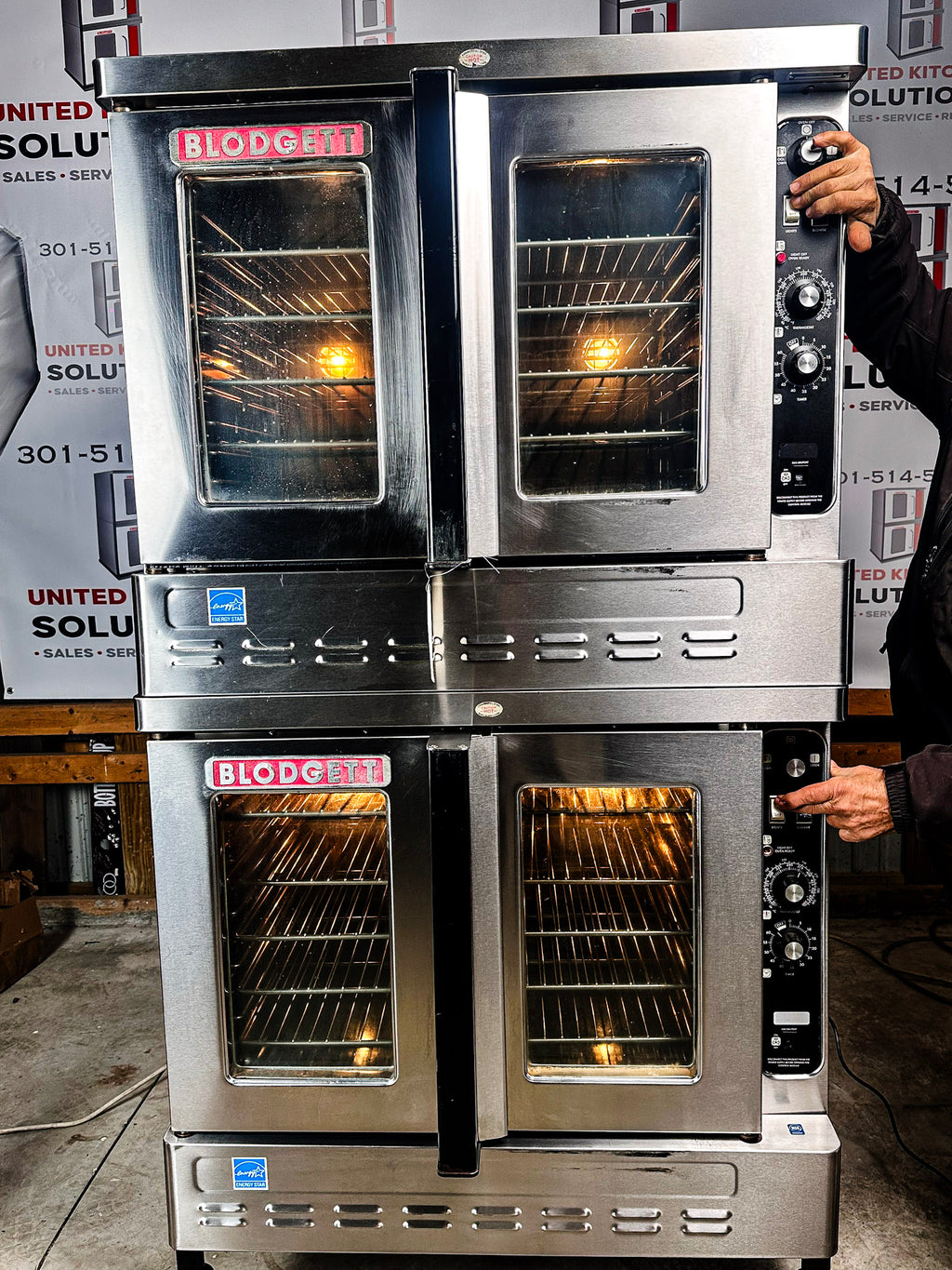 Blodgett DFG-100 Natural Gas Double Stack Convection Oven – Standard Controls, Casters