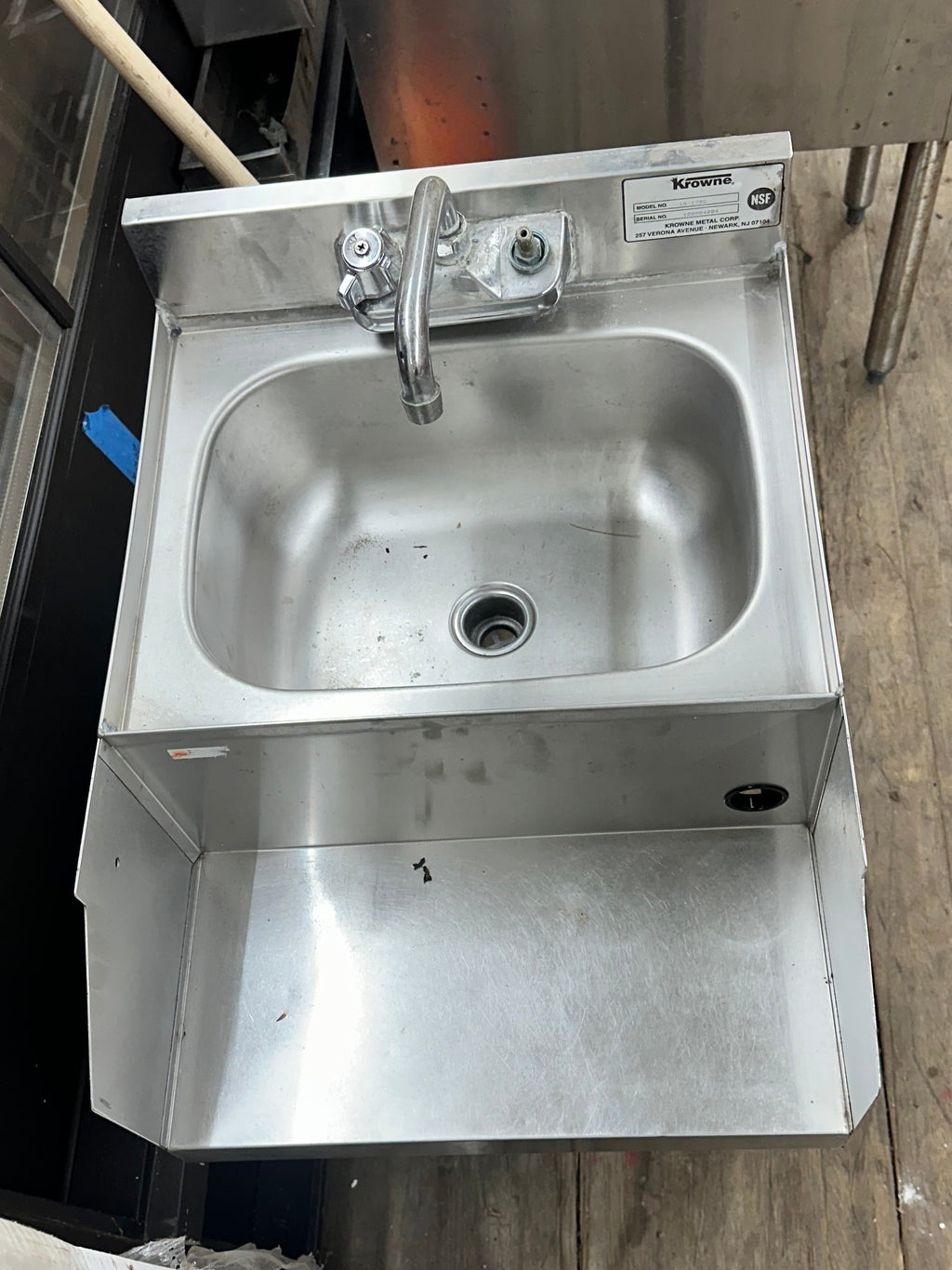 Hand Sink on Legs Shelf