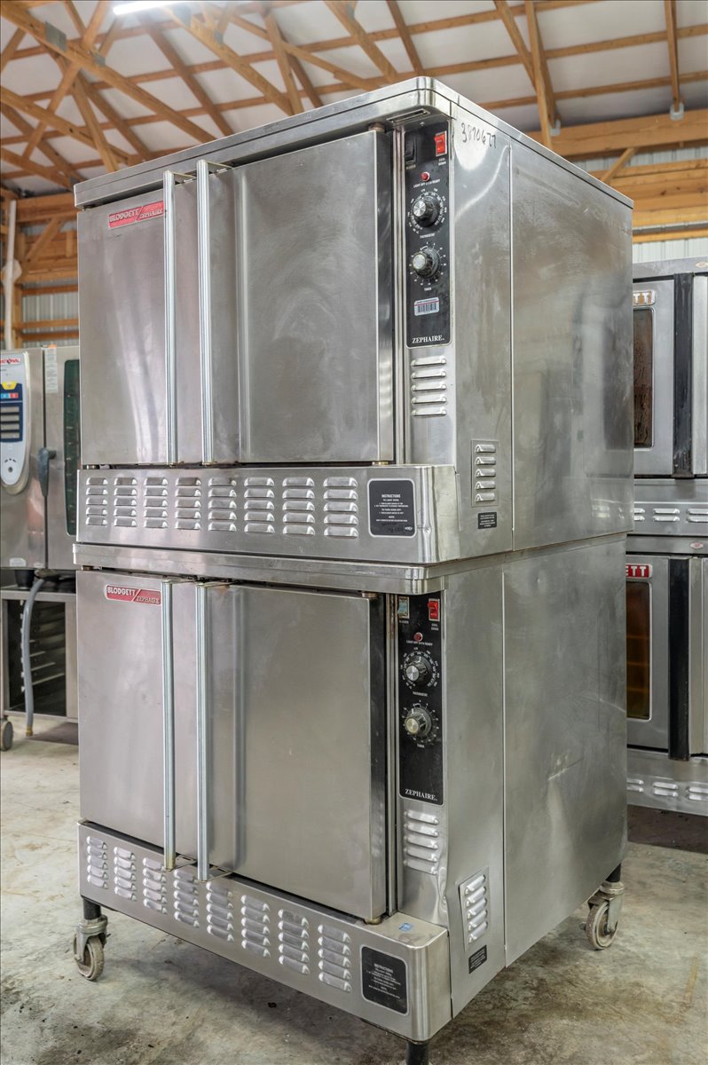 Blodgett Zephaire 100/200 Natural Gas Double Stack Convection Oven – Standard Controls Metal Doors, Casters