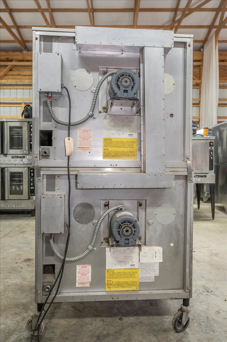 Blodgett Zephaire 100/200 Natural Gas Double Stack Convection Oven – Standard Controls Metal Doors, Casters