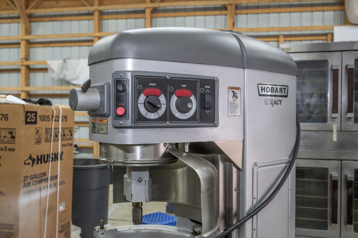 Hobart Legacy HL600 60 Quart Commercial Dough Mixer - Mixer Only