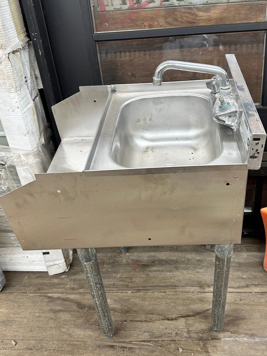 Hand Sink on Legs Shelf