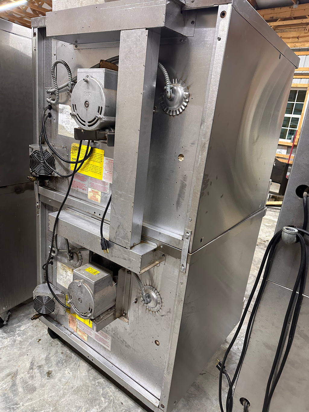 Blodgett DFG-100 Natural Gas Double Stack Convection Oven – Digital Controls, View-Through Doors, Casters