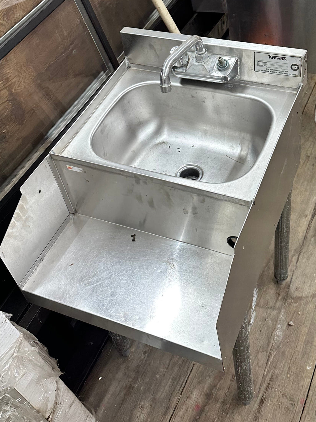 Hand Sink on Legs Shelf