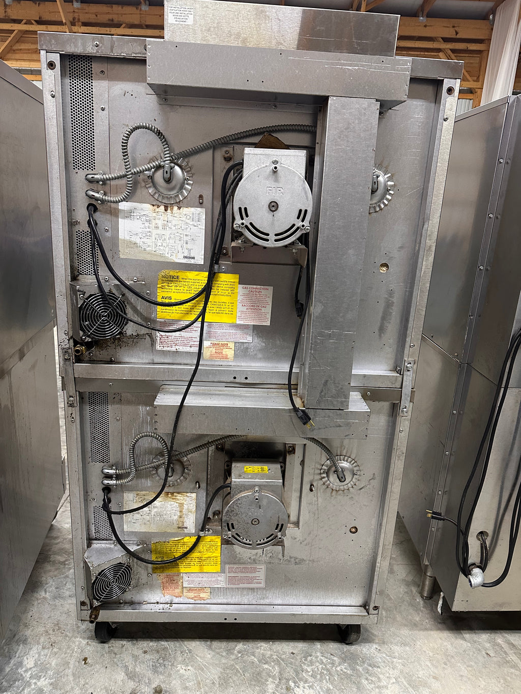 Blodgett DFG-100 Natural Gas Double Stack Convection Oven – Digital Controls, View-Through Doors, Casters