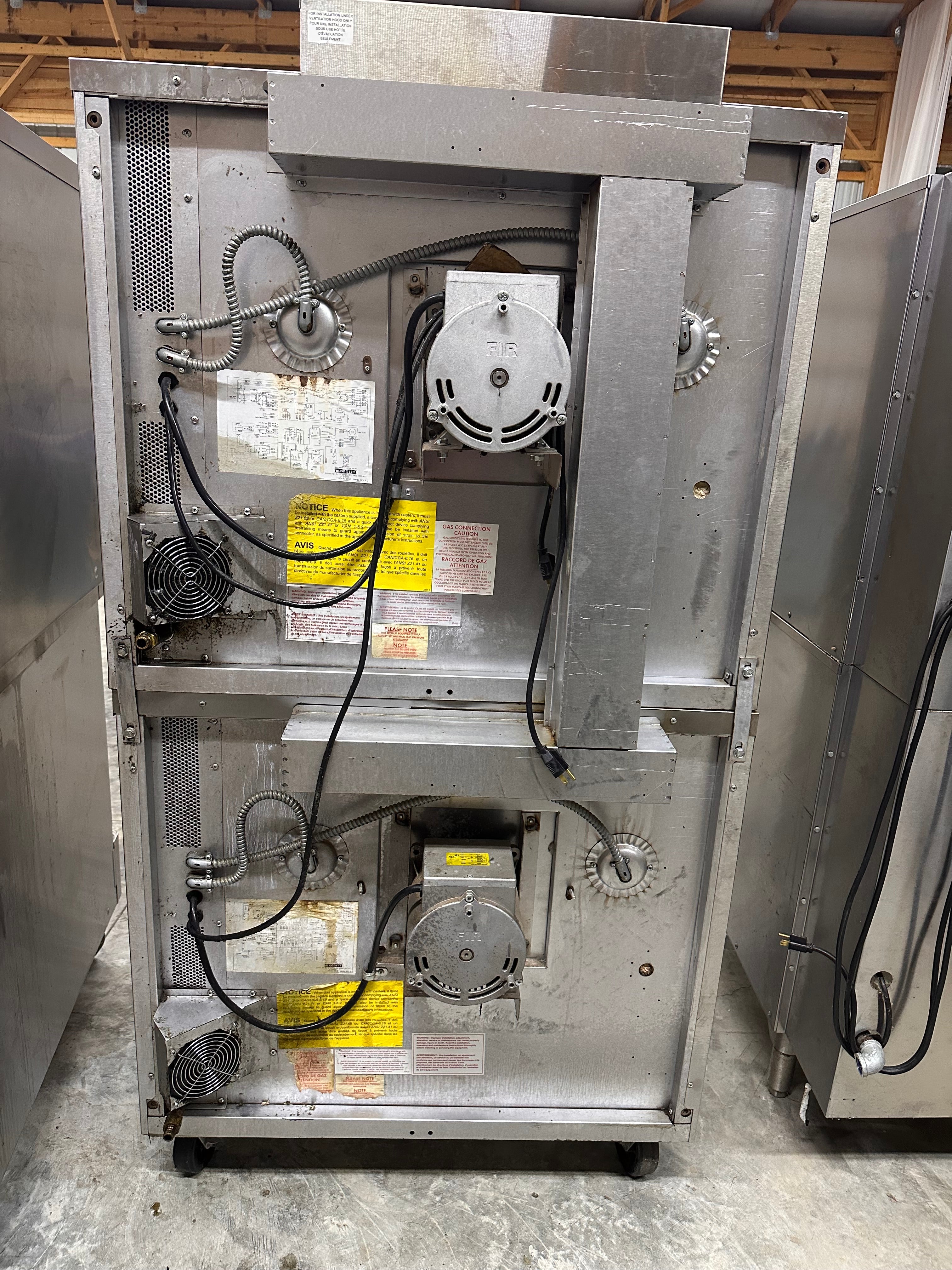 Blodgett DFG-100 Natural Gas Double Stack Convection Oven – Digital Controls, View-Through Doors, Casters