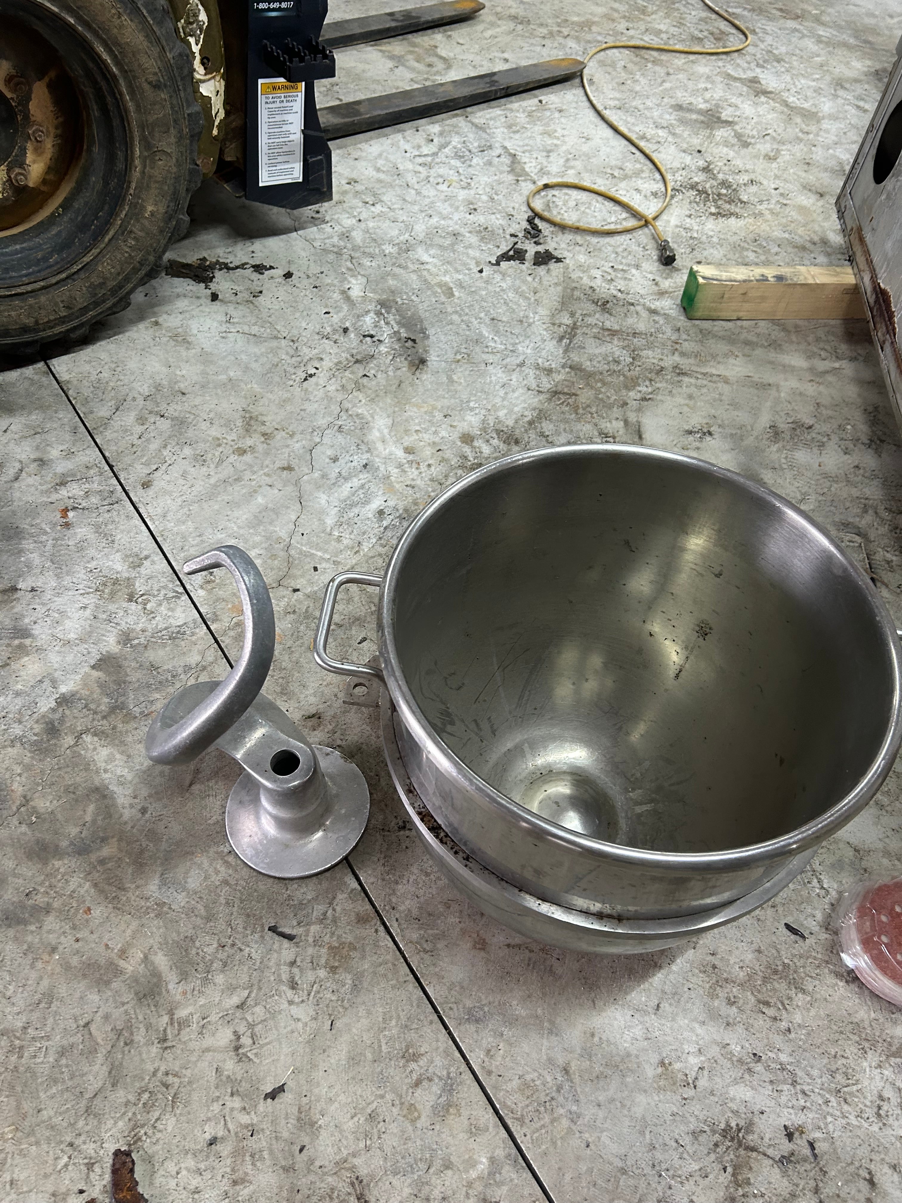 2018 Hobart Legacy HL800 80 Quart Commercial Dough Mixer - With Bowl, Hook, Whip