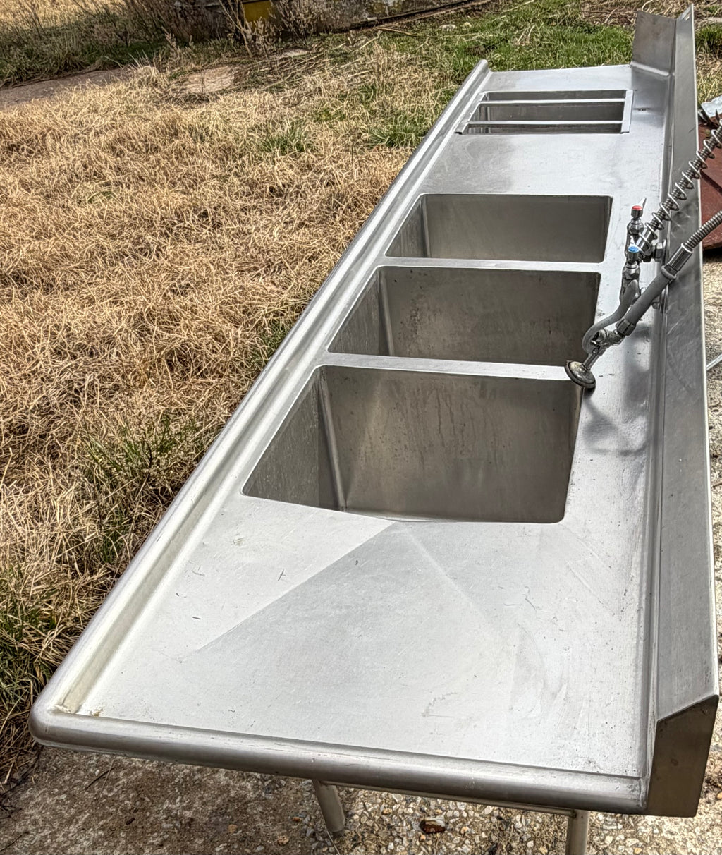 10ft 3-Compartment Sink with Faucet & Sprayer Nozzle