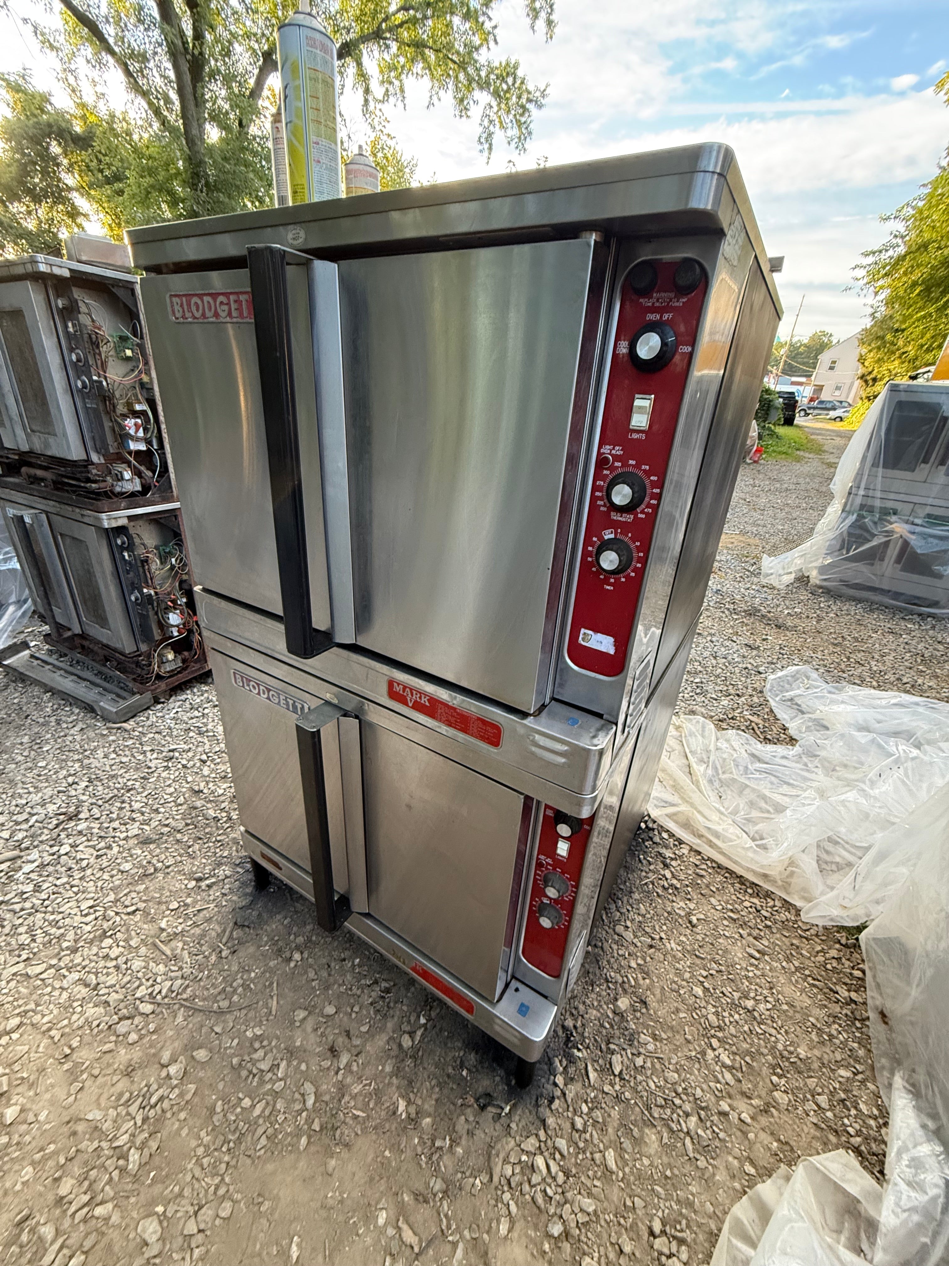 Blodgett Mark V Electric Double Stack Convection Oven – Standard Controls, Metal doors, Legs