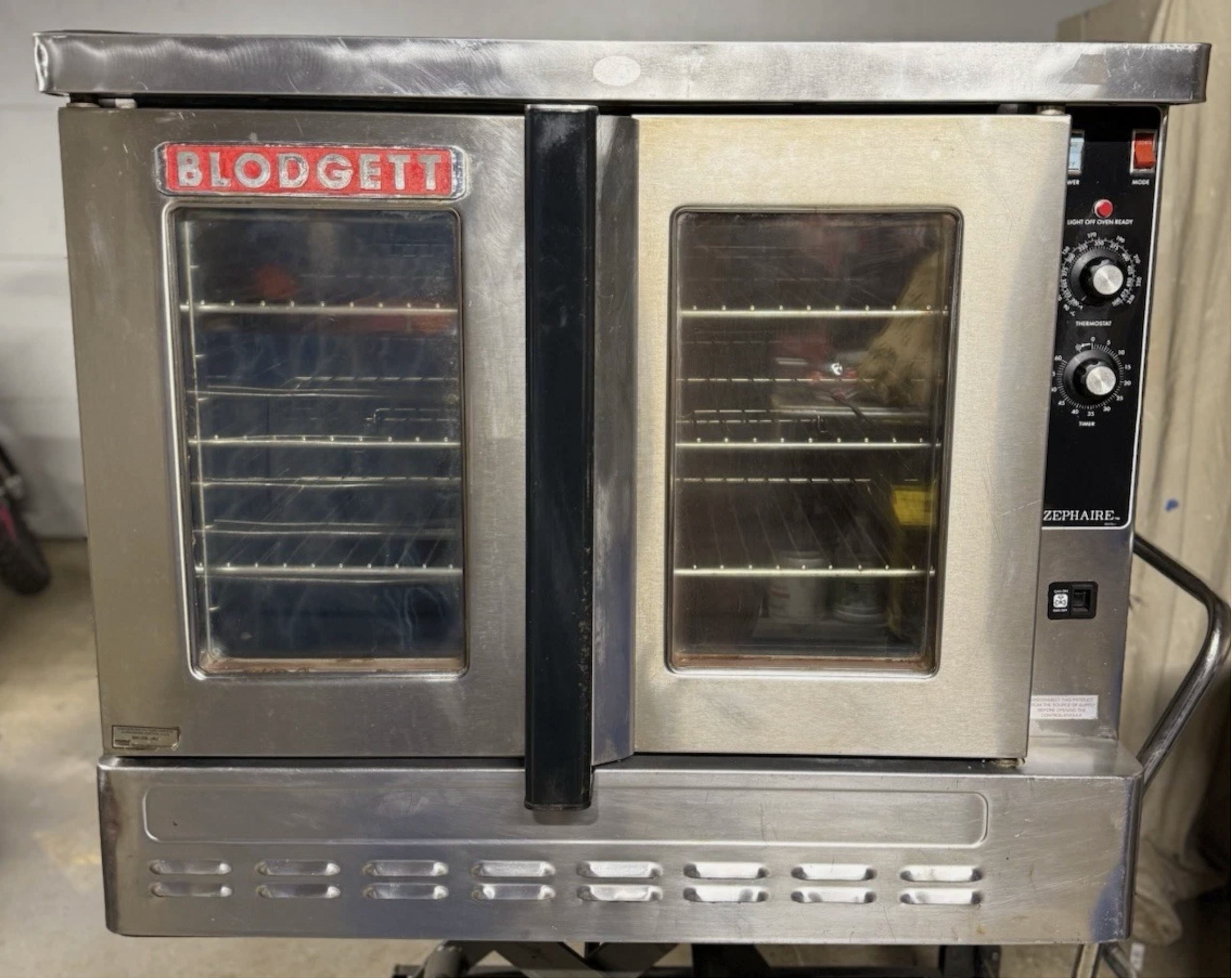 Blodgett Zephaire 200 Liquid Propane Single Stack Bakery Depth Convection Oven – Standard Controls on Legs