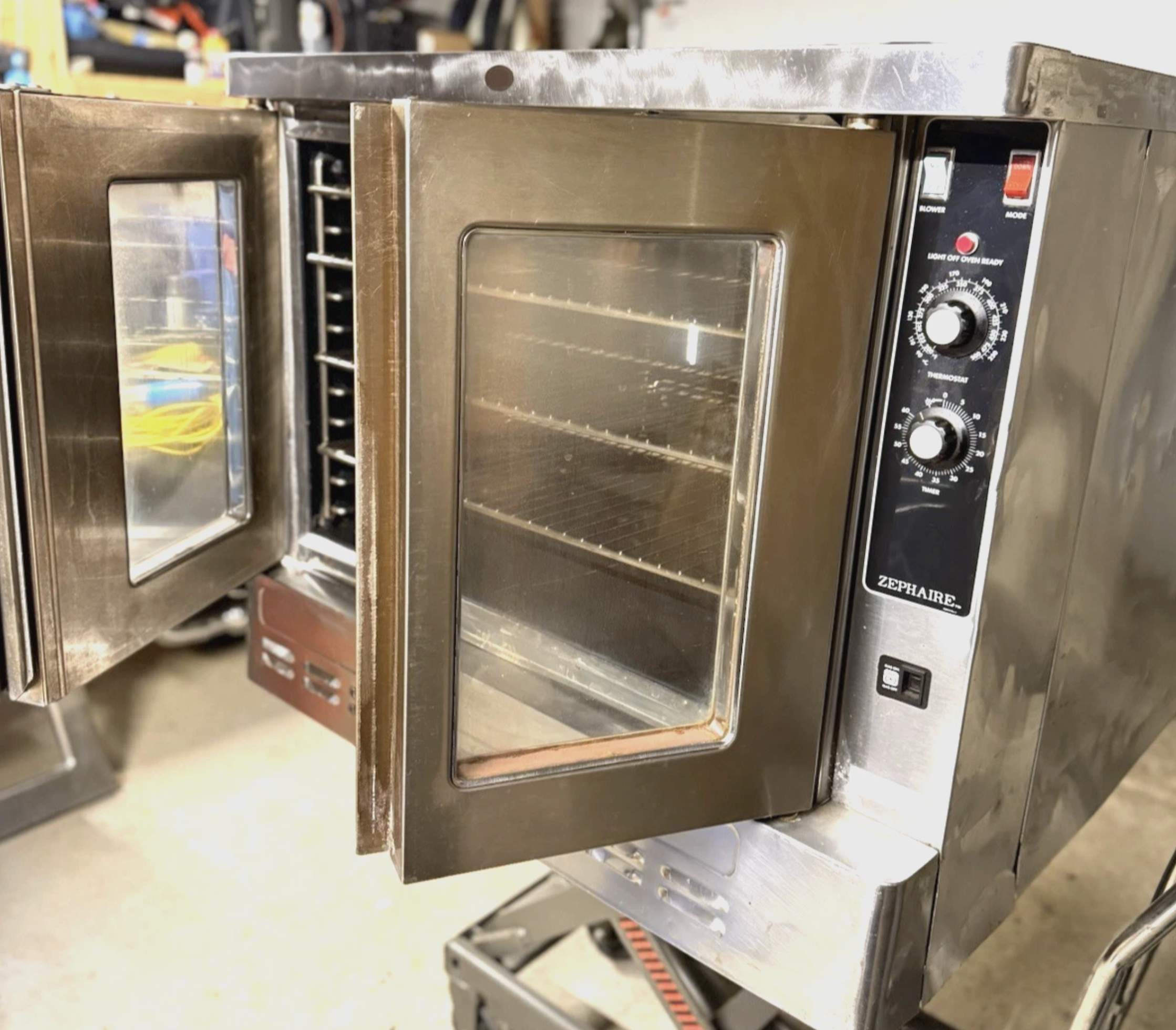 Blodgett Zephaire 200 Liquid Propane Single Stack Bakery Depth Convection Oven – Standard Controls on Legs